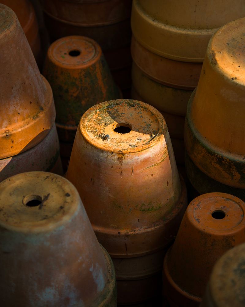 Vasi in terracotta impilati